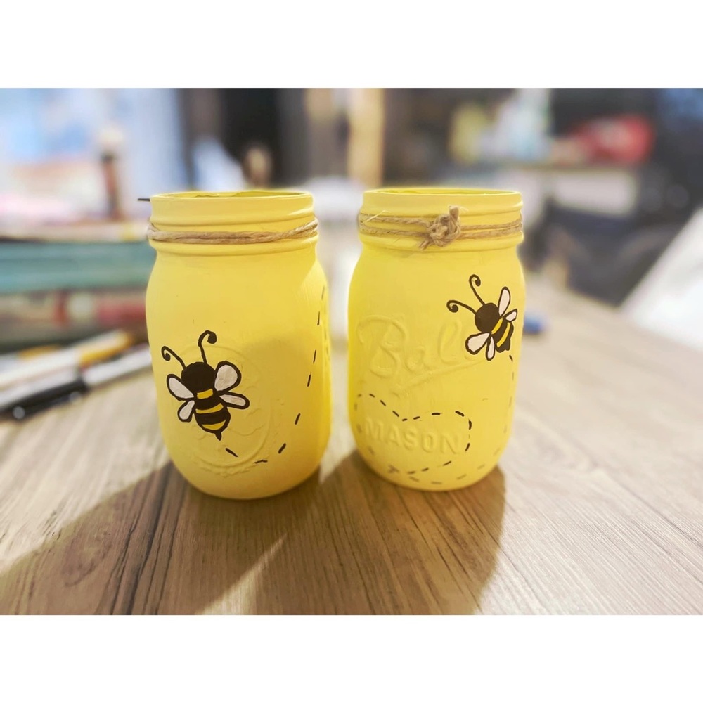 Bumble bee mason jar